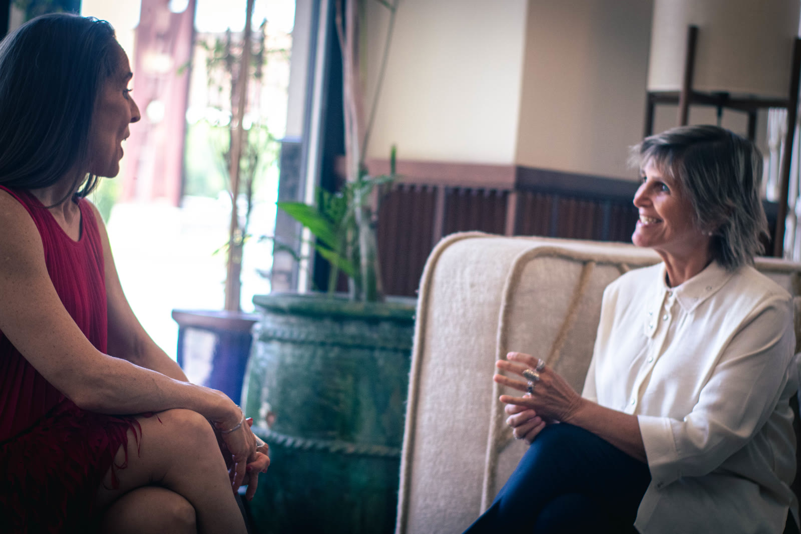 Ángeles conversando durante el encuentro